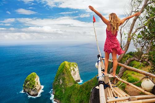 Indonesië Bali Vrouw op uitkijkpunt
